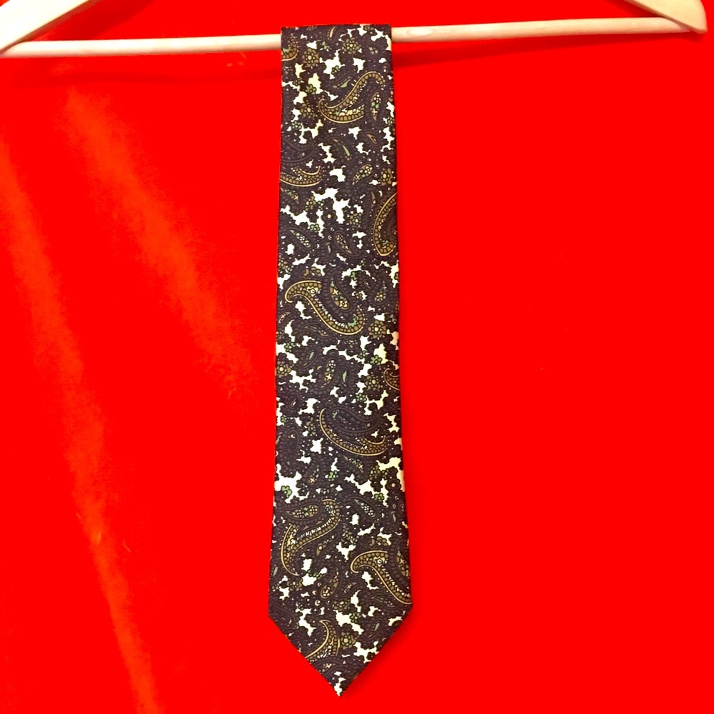 Tom Ford silk necktie brow cream paisley